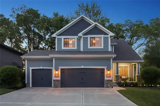 $575,000 | 2322 Southwest River Trail Road, Lee's Summit, MO 64082