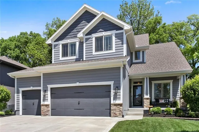 $575,000 | 2322 Southwest River Trail Road, Lee's Summit, MO 64082