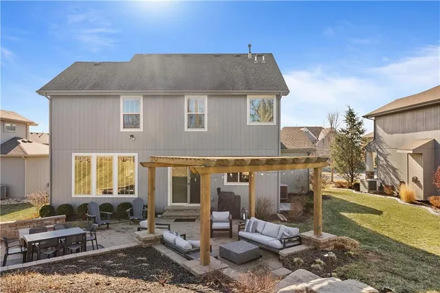 $575,000 | 2322 Southwest River Trail Road, Lee's Summit, MO 64082