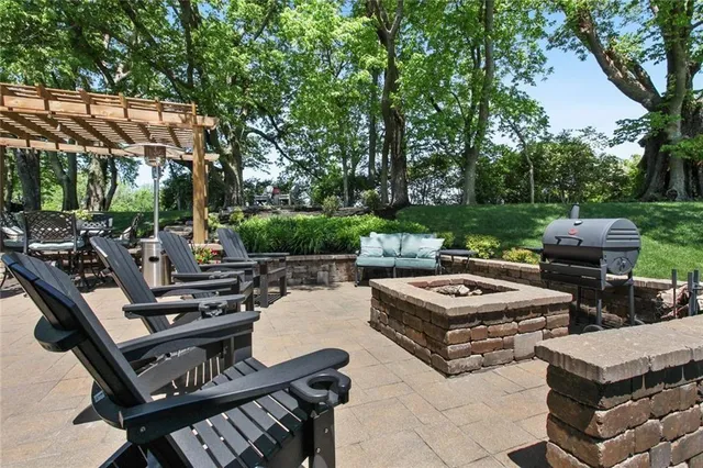 $575,000 | 2322 Southwest River Trail Road, Lee's Summit, MO 64082