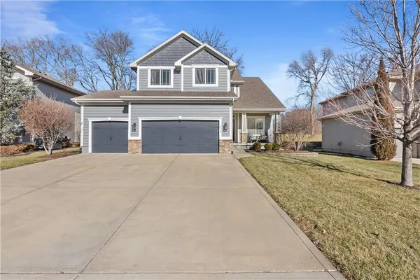 $565,000 | 2322 Southwest River Trail Road, Lee's Summit, MO 64082