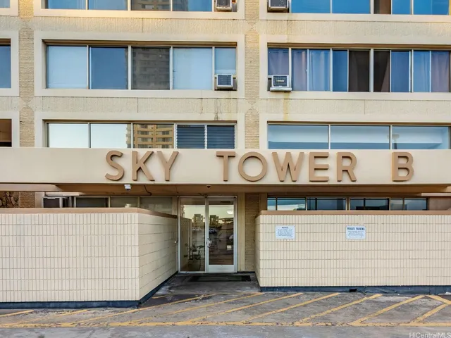 $322,500 | 1060 Kamehameha Highway, Unit 3302B, Pearl City, HI 96782