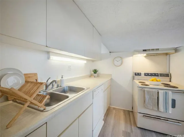 $322,500 | 1060 Kamehameha Highway, Unit 3302B, Pearl City, HI 96782