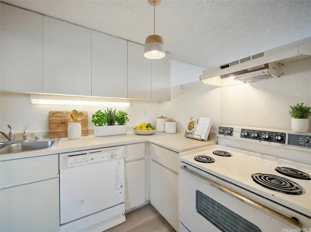 $322,500 | 1060 Kamehameha Highway, Unit 3302B, Pearl City, HI 96782