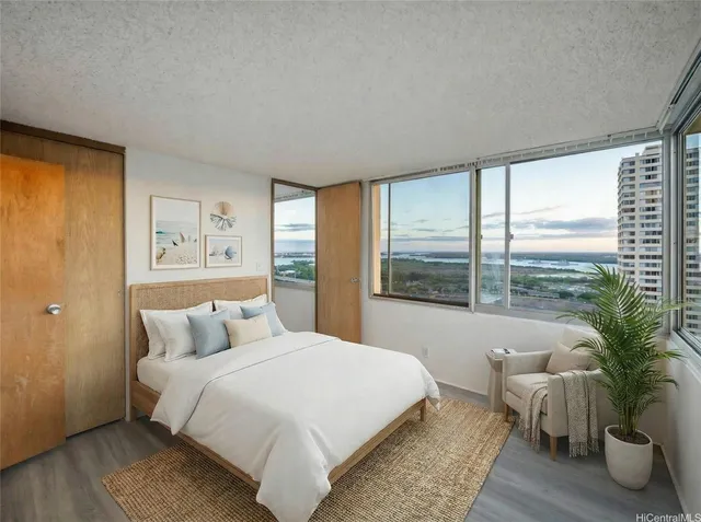 $322,500 | 1060 Kamehameha Highway, Unit 3302B, Pearl City, HI 96782