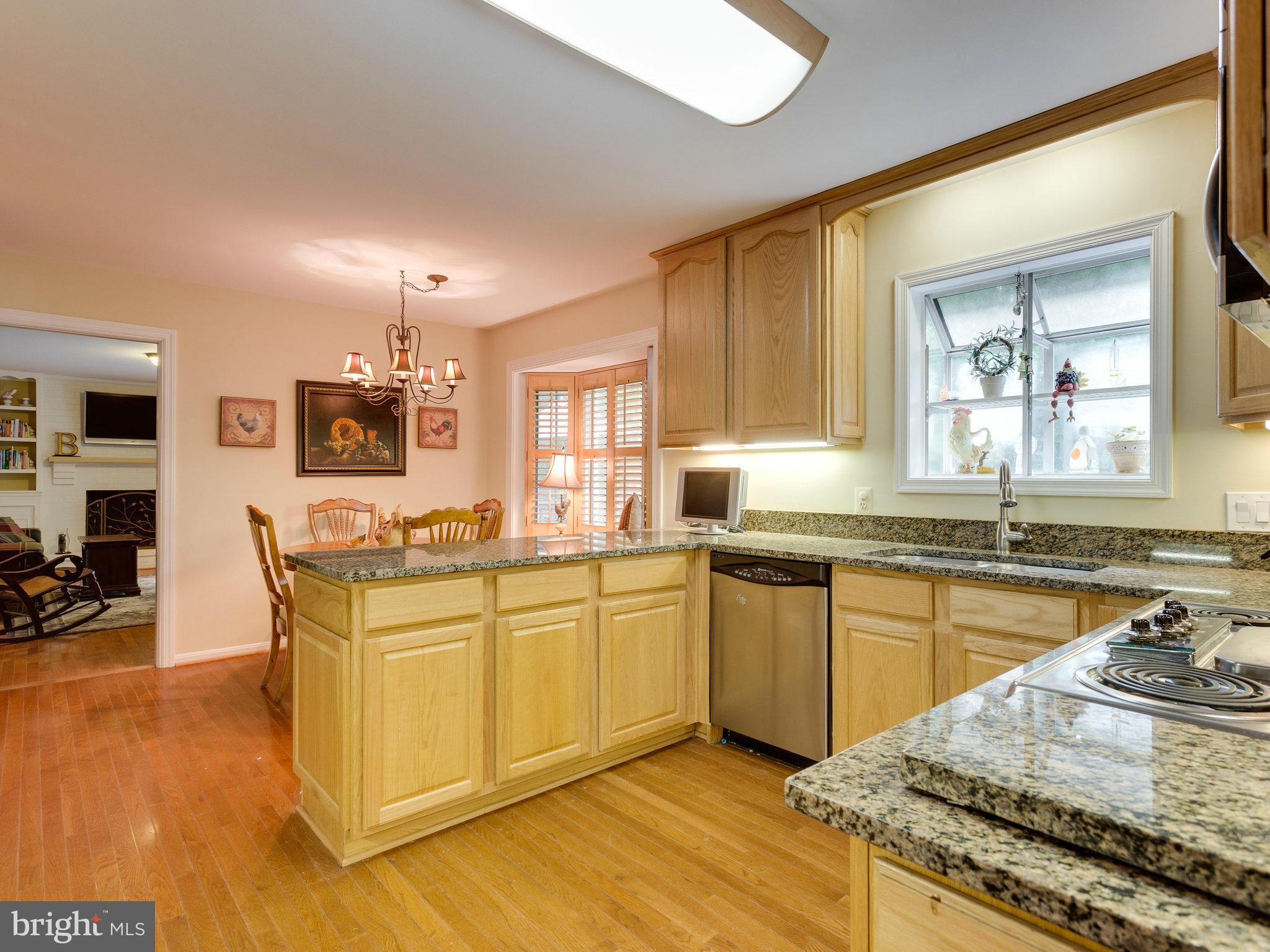 8141 Viola Street Springfield, VA 22152 - Photo 8 of 30 Kitchen