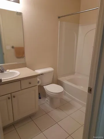 $1,950 | 14474 Shadywood Drive, Sterling Heights, MI 48312