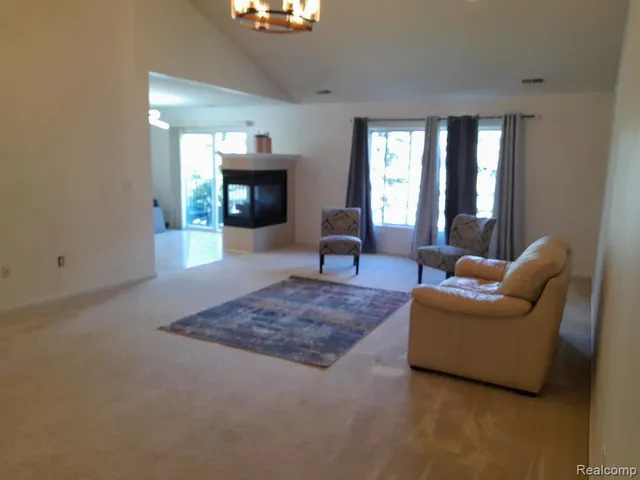 $1,950 | 14474 Shadywood Drive, Sterling Heights, MI 48312