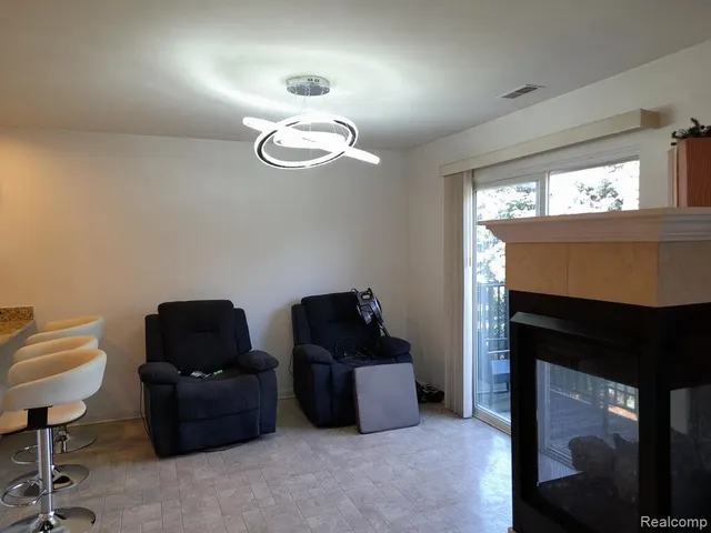 $1,950 | 14474 Shadywood Drive, Sterling Heights, MI 48312