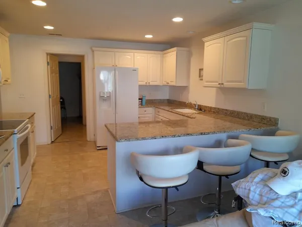 $1,850 | 14474 Shadywood Drive, Sterling Heights, MI 48312