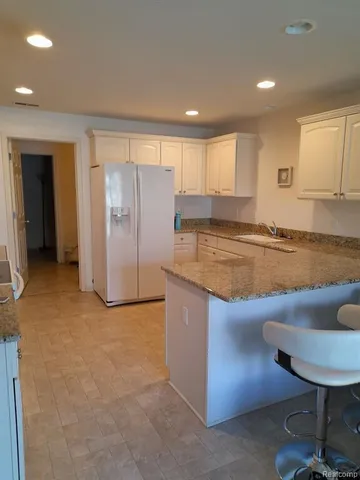 $1,950 | 14474 Shadywood Drive, Sterling Heights, MI 48312