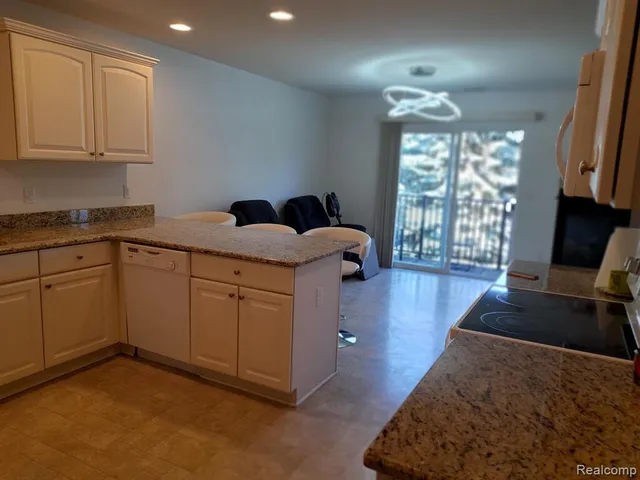 $1,950 | 14474 Shadywood Drive, Sterling Heights, MI 48312