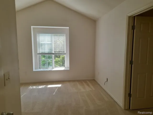 $1,950 | 14474 Shadywood Drive, Sterling Heights, MI 48312