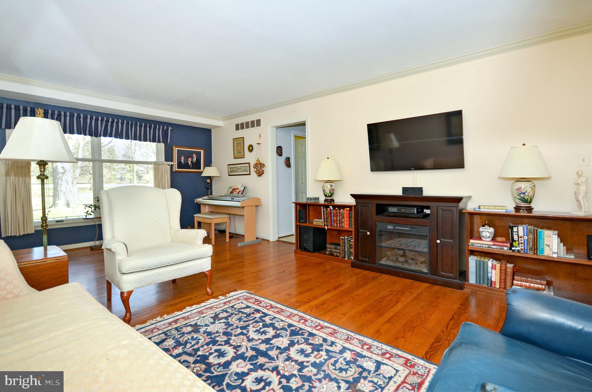 12917 Gent Road Reisterstown, MD 21136 - Photo 13 of 37 Spacious living room