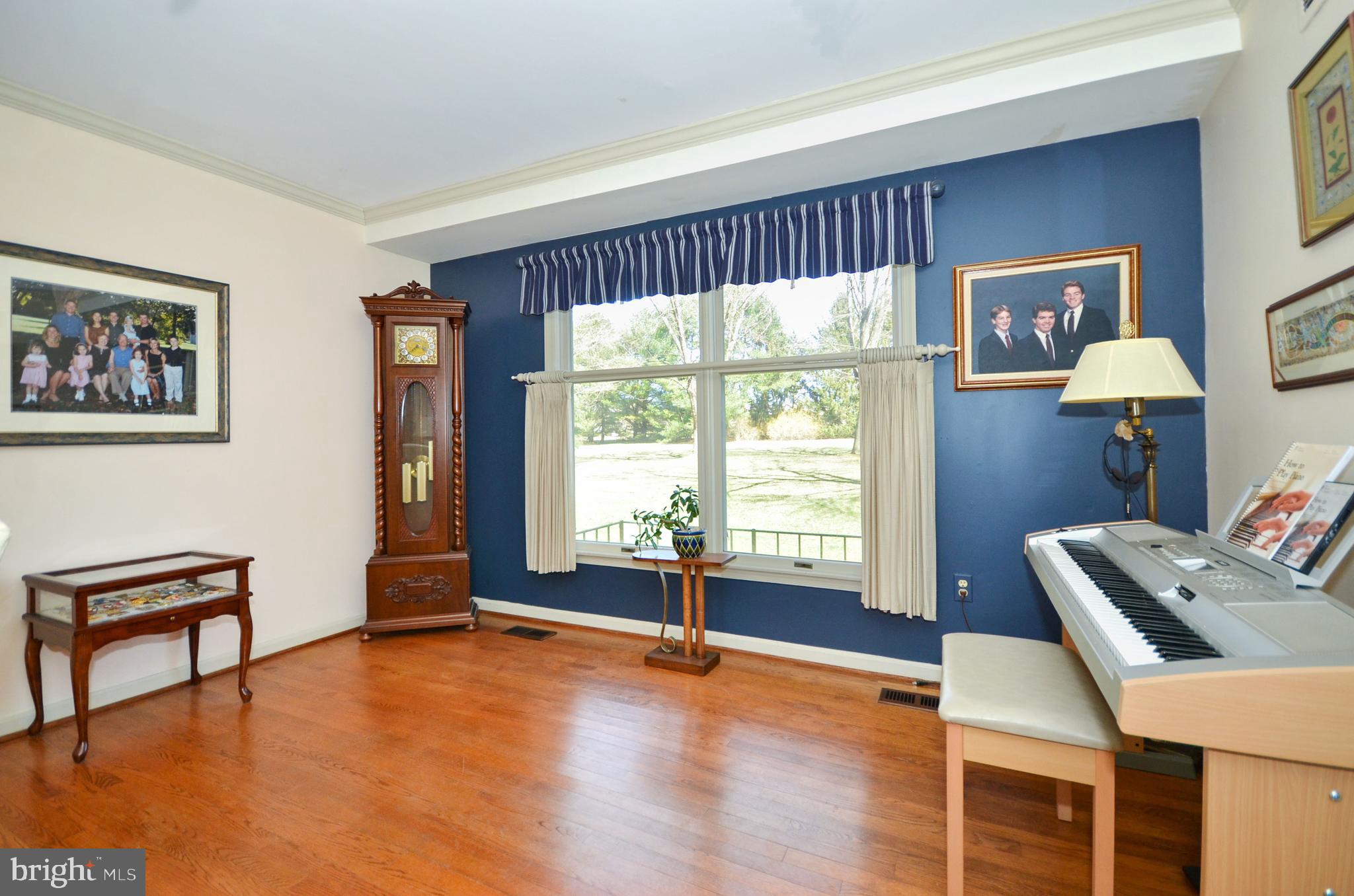 12917 Gent Road Reisterstown, MD 21136 - Photo 15 of 37 Living room