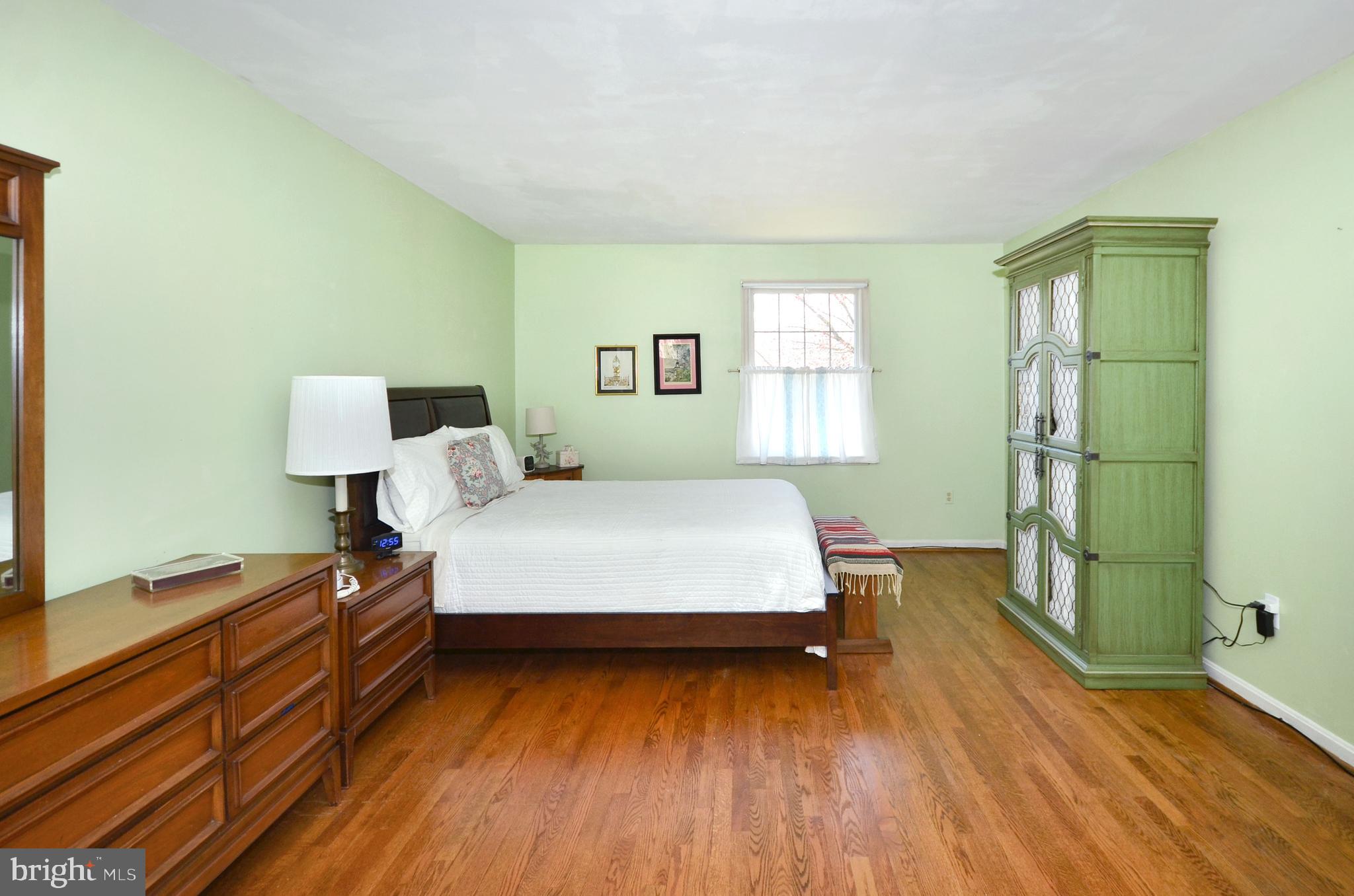 12917 Gent Road Reisterstown, MD 21136 - Photo 18 of 37 Master bedroom