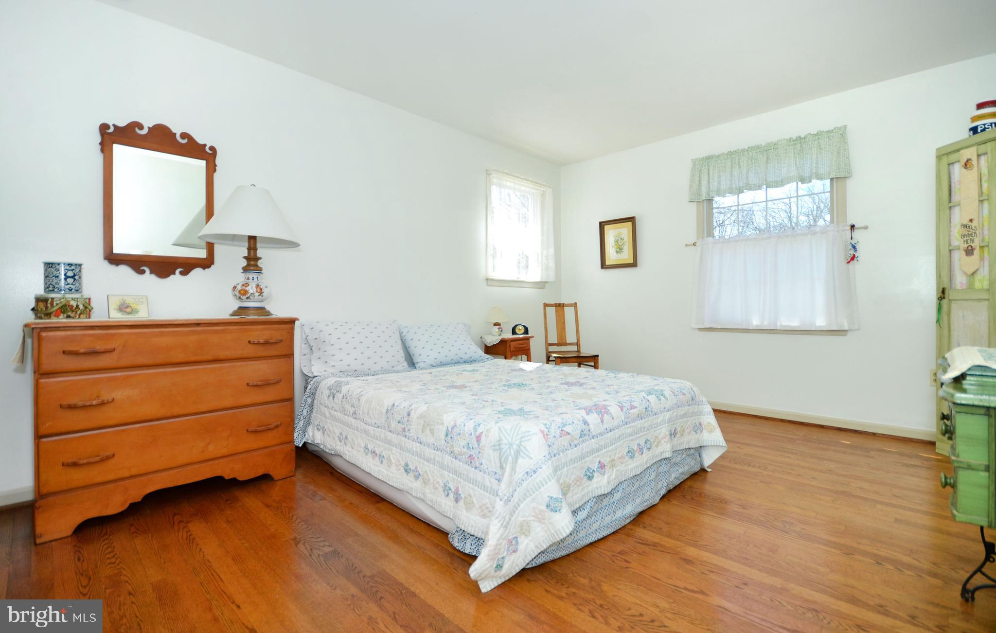 12917 Gent Road Reisterstown, MD 21136 - Photo 26 of 37 Bedroom 3 with hardwood floors