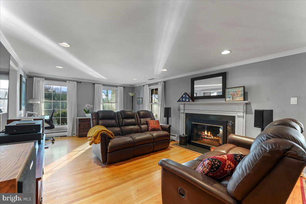 601 Crum Creek Road Media, PA 19063 - Photo 6 of 49 Living Room