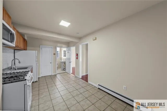 $1,750 | 2102 Woodbridge Avenue, Unit 2, Edison, NJ 08817