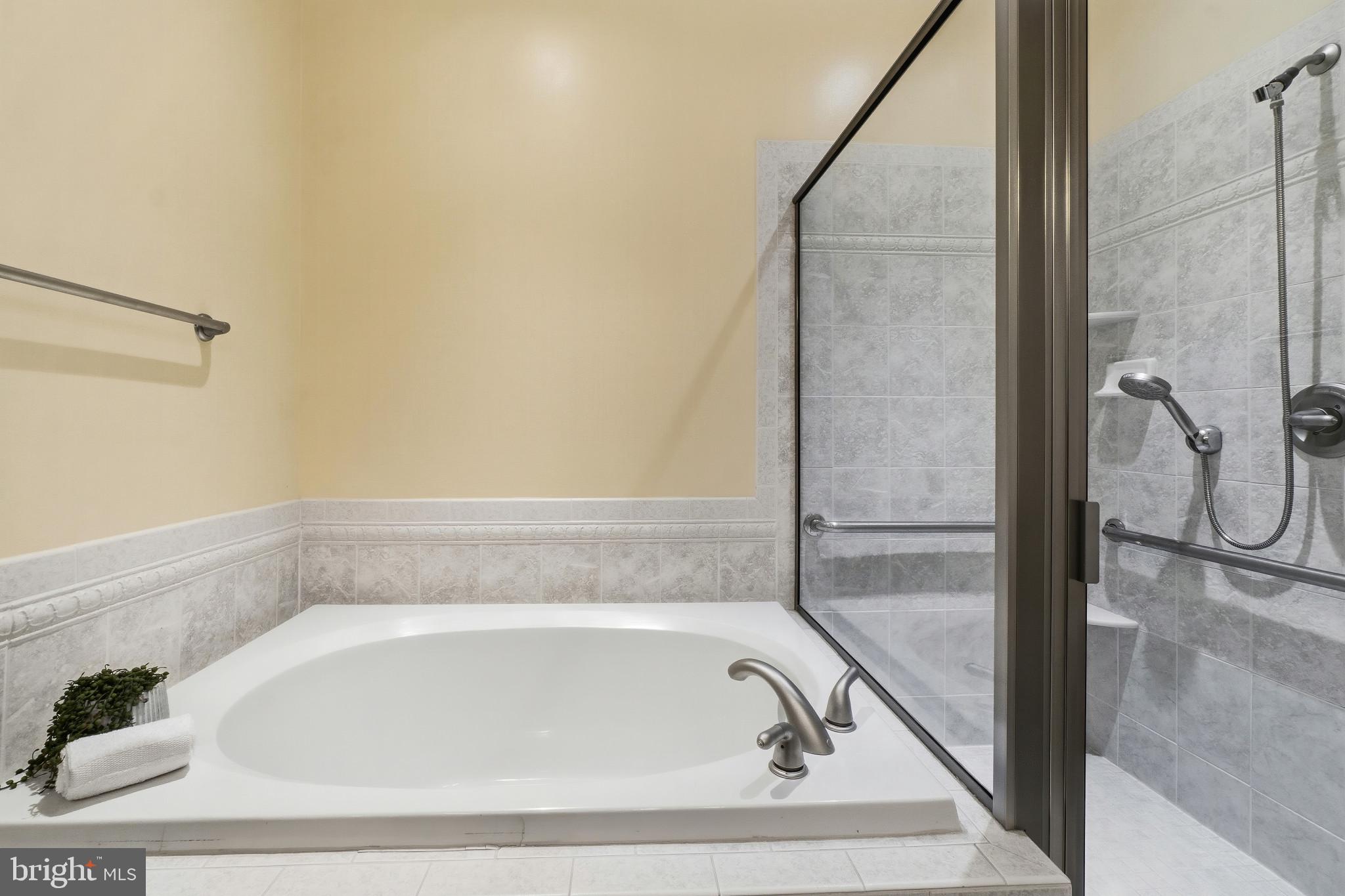 2607 Buckingham Road, Unit 78 Ellicott City, MD 21043 - Photo 19 of 43 a bathroom with a tub