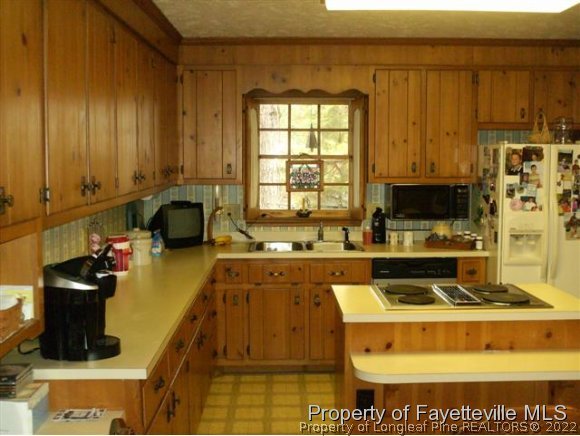 5406 Lakeview Road Hope Mills, NC 28348 - Photo 4 of 25 Gallery Image 4