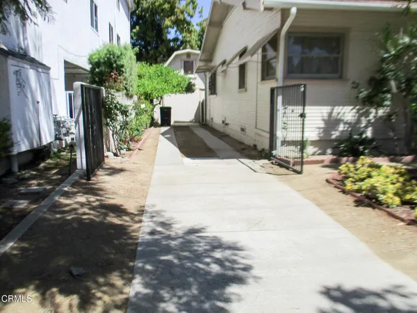$3,600 | 1807 East Glenoaks Boulevard, Glendale, CA 91206
