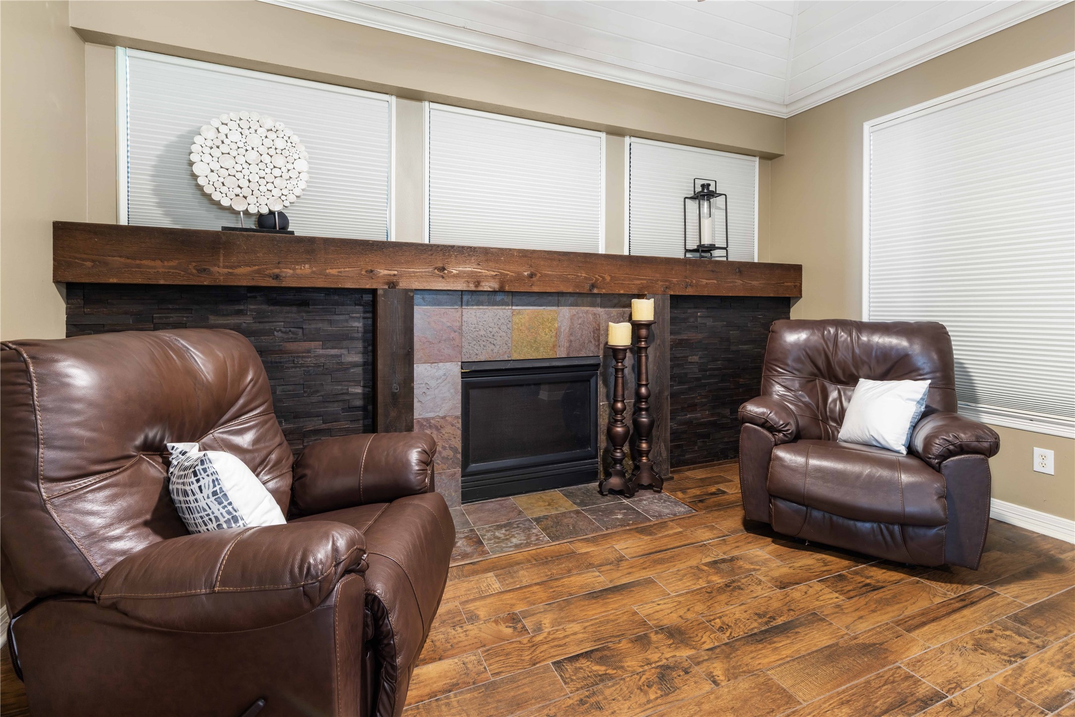 13322 Stonecrest Lane Conroe, TX 77302 - Photo 17 of 50 a living room with furniture and a fireplace