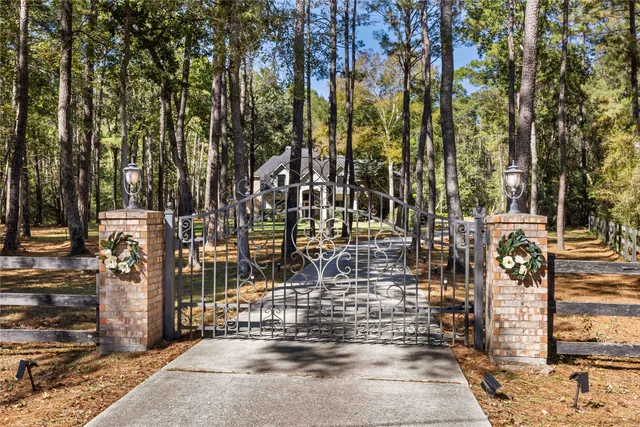 $975,000 | 13322 Stonecrest Lane, Conroe, TX 77302