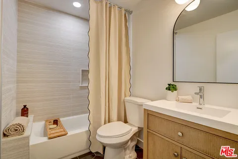 $949,000 | 476 Jeanne Court, Newbury Park, CA 91320