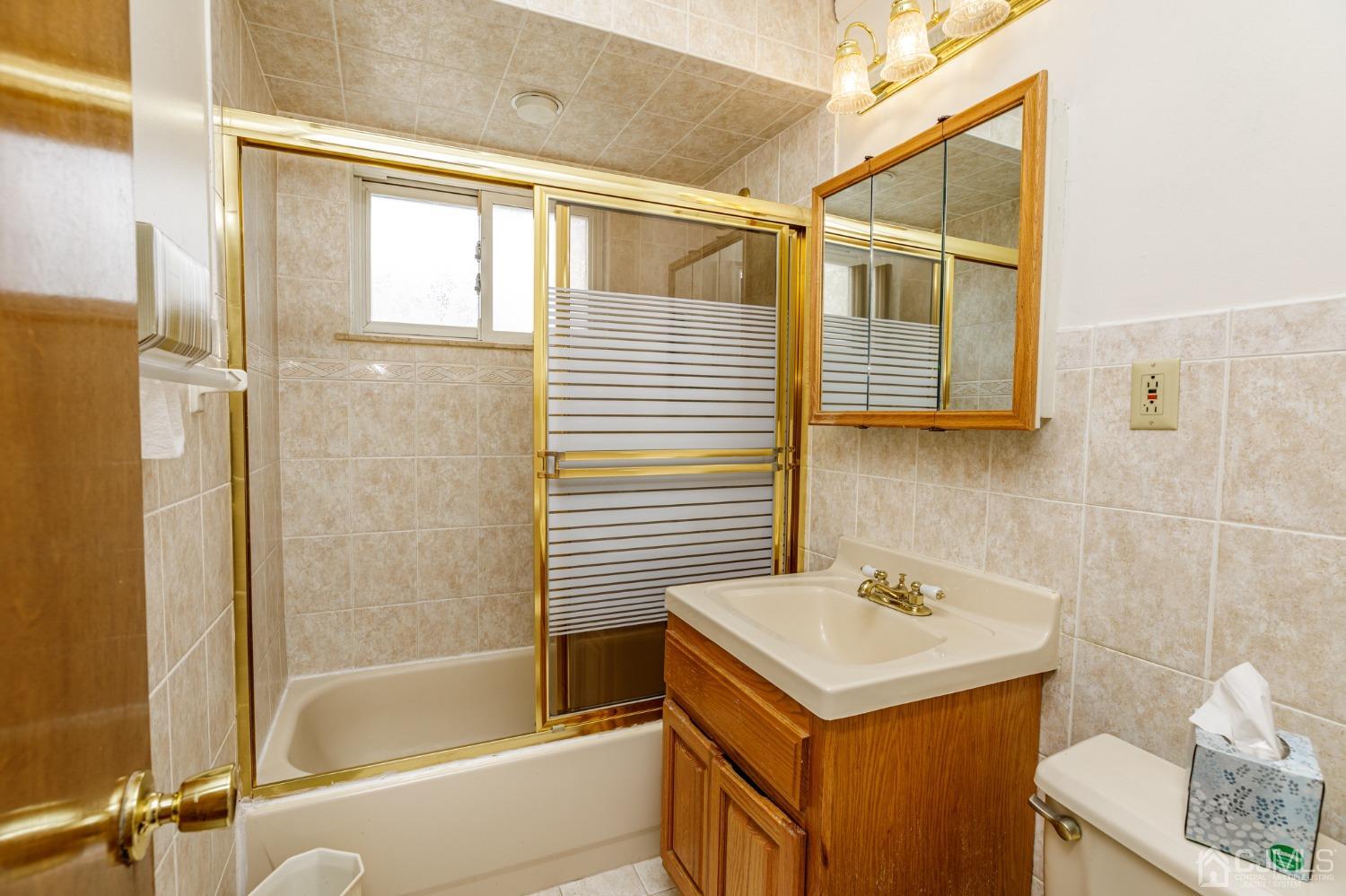 2761 Hickory Road Union, NJ 07083 - Photo 14 of 30 a bathroom with a sink and a bathtub