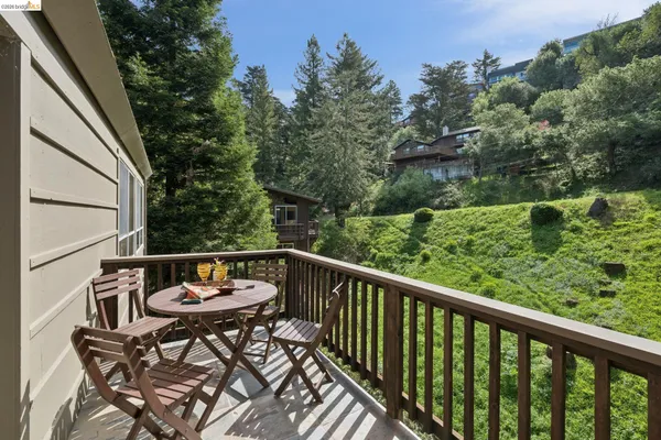 $1,095,000 | 2929 Holyrood Drive, Oakland, CA 94611