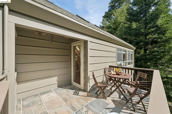 $1,095,000 | 2929 Holyrood Drive, Oakland, CA 94611