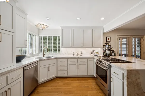 $1,095,000 | 2929 Holyrood Drive, Oakland, CA 94611