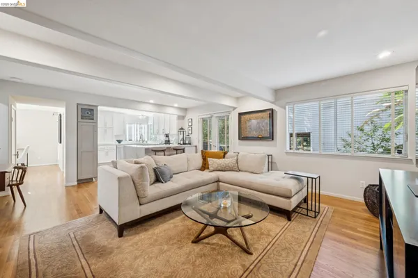 $1,095,000 | 2929 Holyrood Drive, Oakland, CA 94611