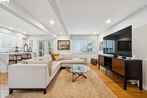 $1,095,000 | 2929 Holyrood Drive, Oakland, CA 94611