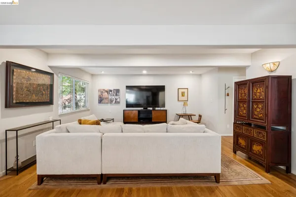 $1,095,000 | 2929 Holyrood Drive, Oakland, CA 94611