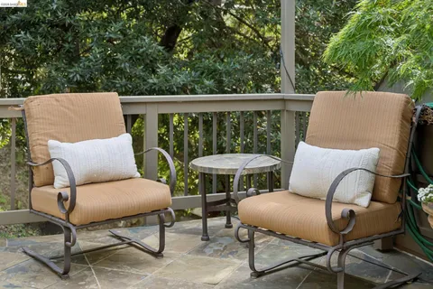 $1,095,000 | 2929 Holyrood Drive, Oakland, CA 94611