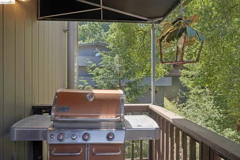 $1,095,000 | 2929 Holyrood Drive, Oakland, CA 94611