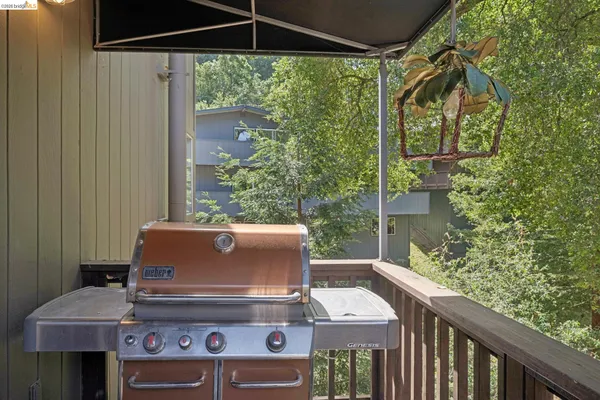 $1,095,000 | 2929 Holyrood Drive, Oakland, CA 94611