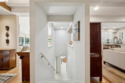 $1,095,000 | 2929 Holyrood Drive, Oakland, CA 94611