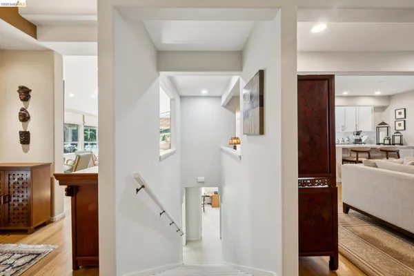 $1,095,000 | 2929 Holyrood Drive, Oakland, CA 94611