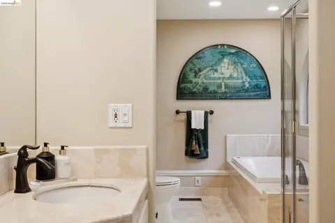 $1,095,000 | 2929 Holyrood Drive, Oakland, CA 94611