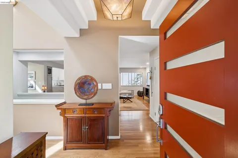 $1,095,000 | 2929 Holyrood Drive, Oakland, CA 94611