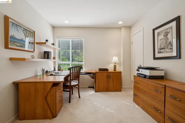 $1,095,000 | 2929 Holyrood Drive, Oakland, CA 94611