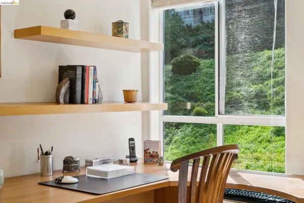 $1,095,000 | 2929 Holyrood Drive, Oakland, CA 94611