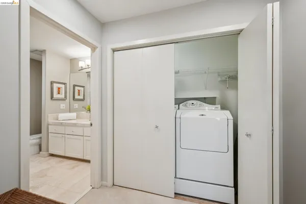 $1,095,000 | 2929 Holyrood Drive, Oakland, CA 94611