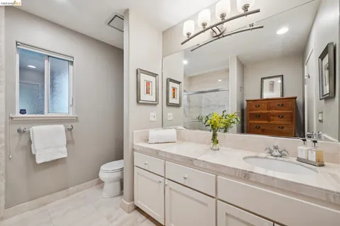 $1,095,000 | 2929 Holyrood Drive, Oakland, CA 94611