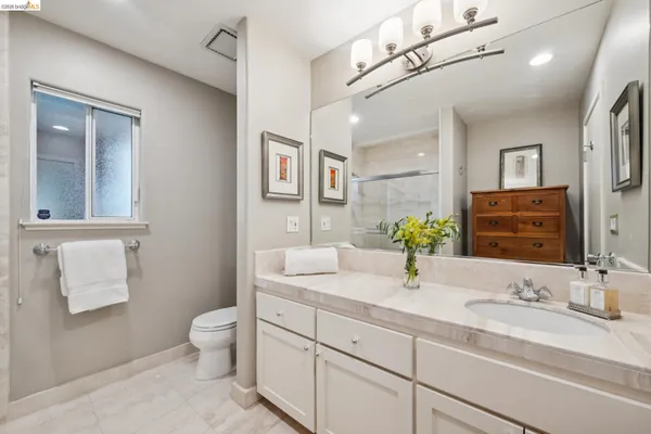 $1,095,000 | 2929 Holyrood Drive, Oakland, CA 94611