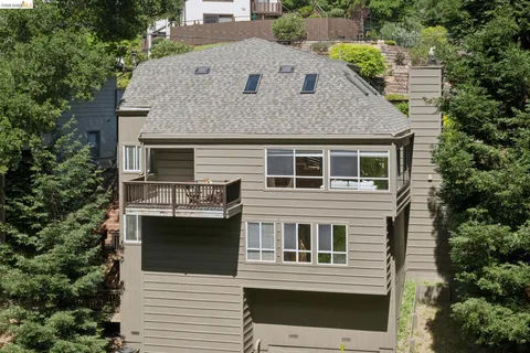 $1,095,000 | 2929 Holyrood Drive, Oakland, CA 94611