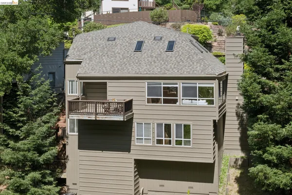 $1,095,000 | 2929 Holyrood Drive, Oakland, CA 94611